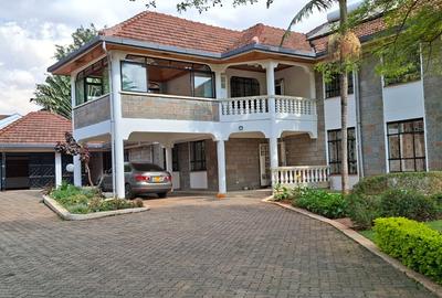 6 Bed House with En Suite in Runda