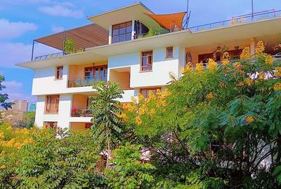 4 Bed Apartment with En Suite at Riverside Dr