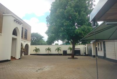 5 Bed Townhouse with Swimming Pool at Few Minutes Drive To Gigiri