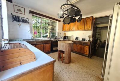 5 Bed House with En Suite at Nyari - 3