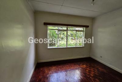 4 Bed House with En Suite in Rosslyn