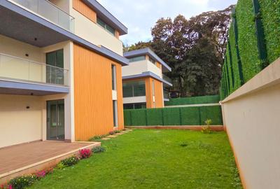 5 Bed House with En Suite at Lavington Convent Drive - 2