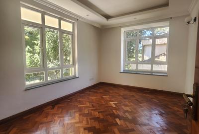 5 Bed Townhouse with En Suite in Lavington - 3