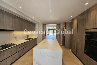 5 Bed Villa with En Suite in Runda - 2