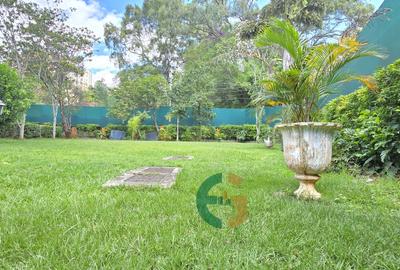 4 Bed House with En Suite in Lavington
