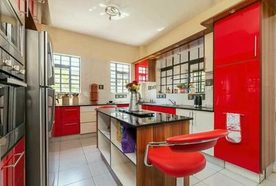 5 Bed Townhouse with En Suite in Kitisuru