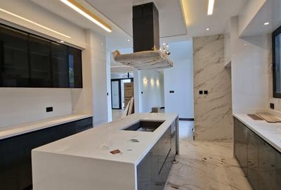 5 Bed House with En Suite in Nyari - 4