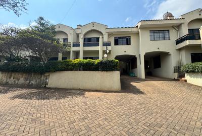 4 Bed Townhouse with En Suite in Spring Valley