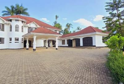 5 Bed House with En Suite in Nyari