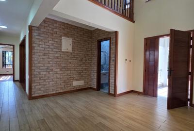 5 Bed Townhouse with En Suite at Thigiri