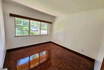 4 Bed House with En Suite in Runda