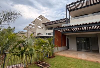 5 Bed Villa with En Suite in Spring Valley - 4
