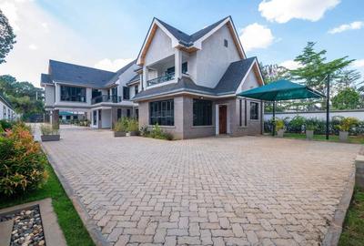 5 Bed House with En Suite at Runda