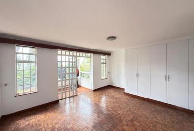 5 Bed Townhouse with En Suite in Riverside - 2