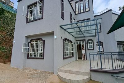 4 Bed Villa with En Suite in Spring Valley - 4