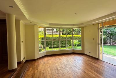 5 Bed Townhouse with En Suite in Lavington - 3