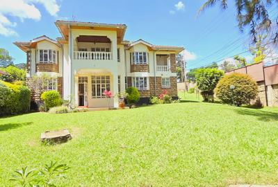 5 Bed Villa with En Suite at Off Mugumo Road