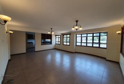 4 Bed Apartment with En Suite in Parklands - 2