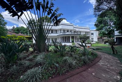 1,300 ft² Commercial Property with Parking in General Mathenge