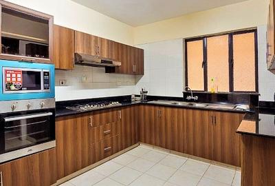 3 Bed Apartment with En Suite at Kilimani Estate Nairobi