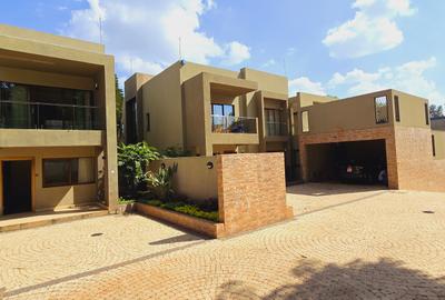 5 Bed Villa with En Suite at Convent Drive