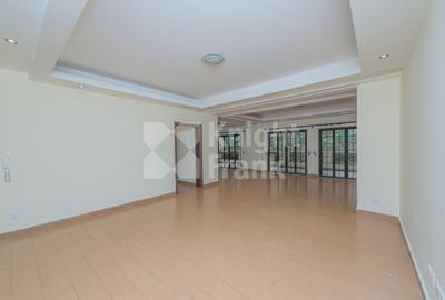 4 Bed Apartment with En Suite at Riverside Drive - 3