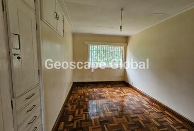 4 Bed House with En Suite in Rosslyn
