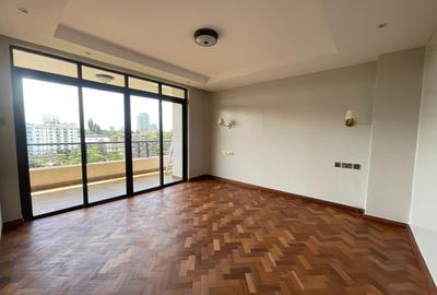 3 Bed Apartment with En Suite in Riverside - 3
