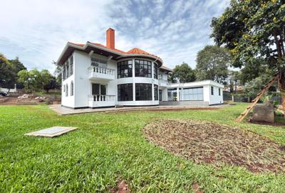 5 Bed House with En Suite at Windsor - 2