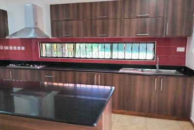 4 Bed Townhouse with En Suite in Runda - 3