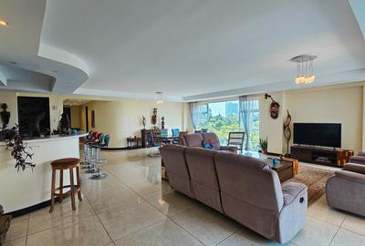Furnished 3 Bed Apartment with En Suite in Riverside