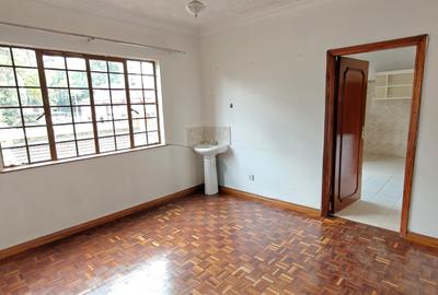 4 Bed Apartment with En Suite in Westlands Area - 3