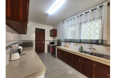 2 Bed Apartment with Swimming Pool at Links Road - 4