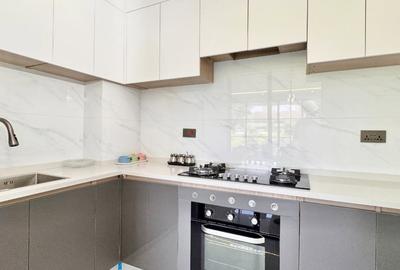 Serviced 3 Bed Apartment with Swimming Pool in Kilimani - 4