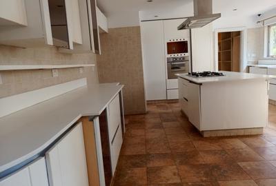 4 Bed House with En Suite in Muthaiga