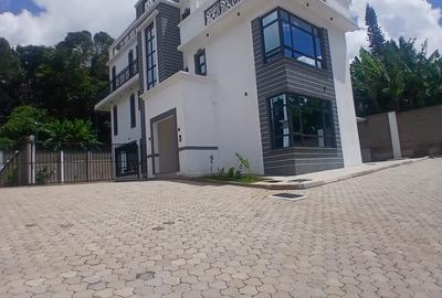 5 Bed Villa with En Suite in Lavington - 2