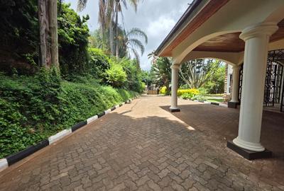 4 Bed Villa with En Suite at Hillview