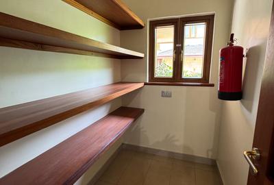 5 Bed Townhouse with En Suite in Lavington