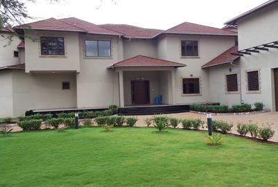 5 Bed House with En Suite at Flem Tree - 4