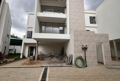 5 Bed Townhouse with En Suite at Lavington Green - 3