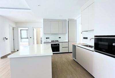 3 Bed Apartment with En Suite at Riverside Drive - 3
