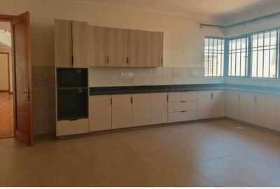 6 Bed Townhouse with En Suite in Loresho