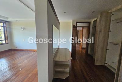 5 Bed House with En Suite in Runda