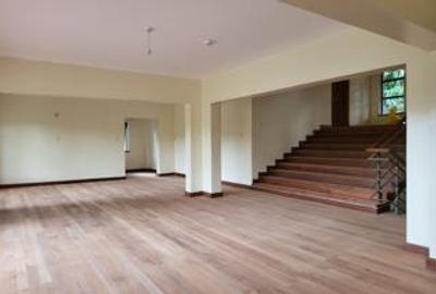 5 Bed Townhouse with En Suite in Kitisuru