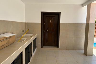 5 Bed House with En Suite at Kcb Karen