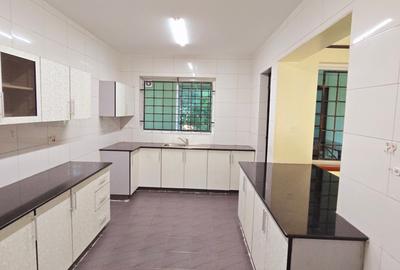 3 Bed Apartment with En Suite at Rhapta Road
