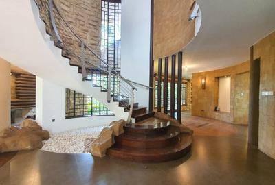 5 Bed Villa with En Suite in Lake View - 4