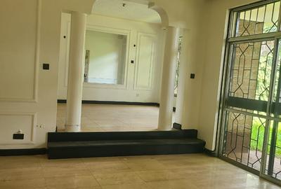 5 Bed Villa with En Suite in Riverside