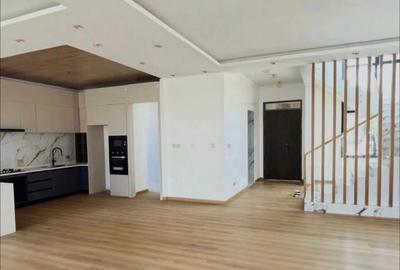 5 Bed Townhouse with En Suite in Lavington - 3