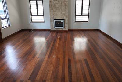 5 Bed Townhouse with En Suite in Lavington - 2